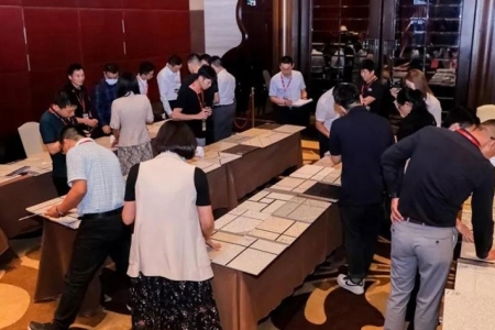 曼得麗技術(shù)運(yùn)用實(shí)驗(yàn)室總工賈偉民榮獲“2021首屆多彩涂料樣板評(píng)比大賽一等獎(jiǎng)”